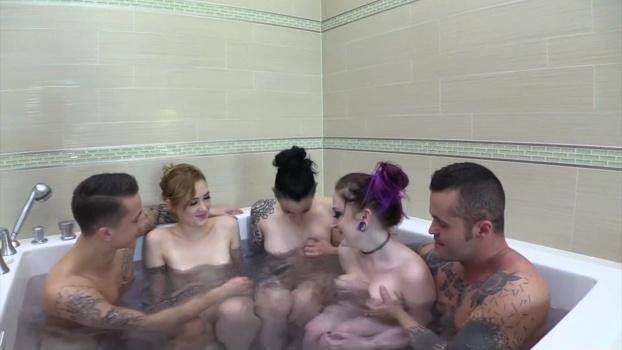 clips4sale_nyx_baltimore_cj_mack_rori_rose_family_reunion_hot_tub_orgy_00_02_38_.jpg